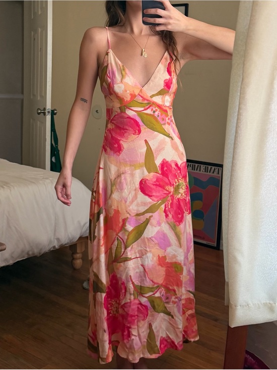 ILLA ILLA Dresses & Skirts - Wedding guest floral dress